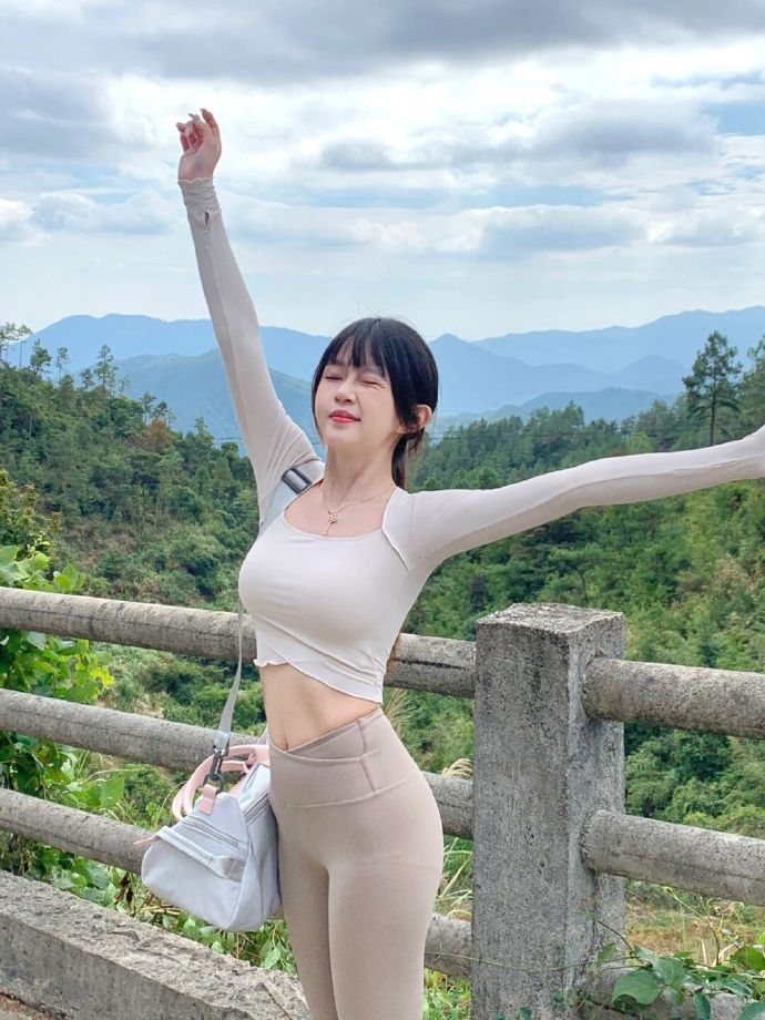 我的天才女友 封面